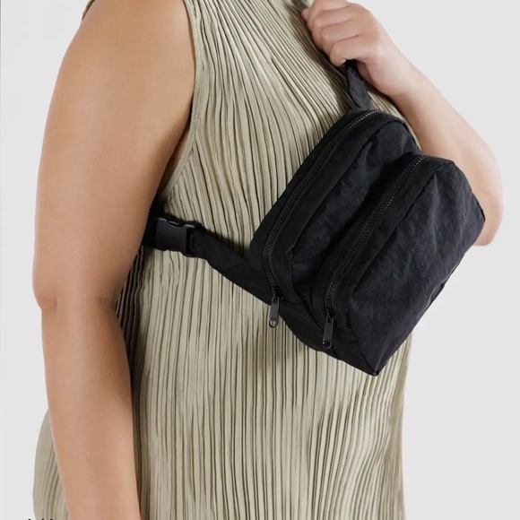 BAGGU Unisex Black Nylon Fanny Pack - Picture 11 of 15